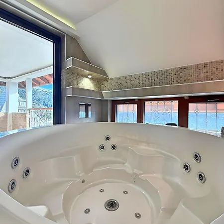 Mujen Lux Tutic - Free & Wellness Apartament *